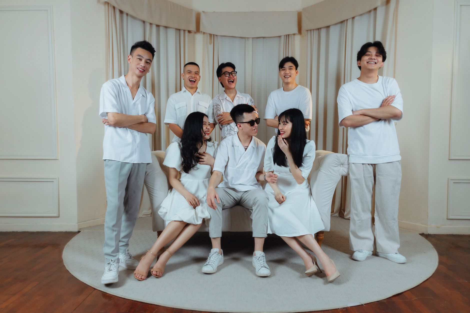 Văn hóa đa dạng và hòa nhập tạo nên môi trường làm việc năng động, tích cực.