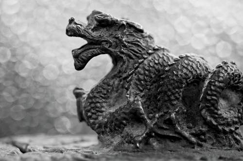 Free A Grayscale of a Dragon Sculpture Stock Photo