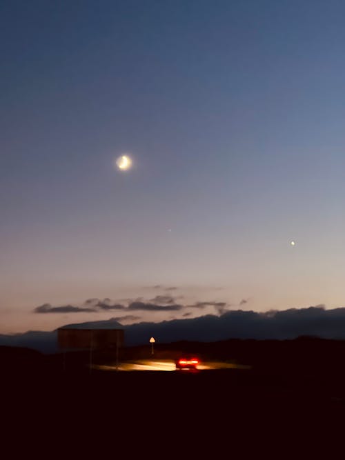 Foto profissional grátis de à noite, noite escura