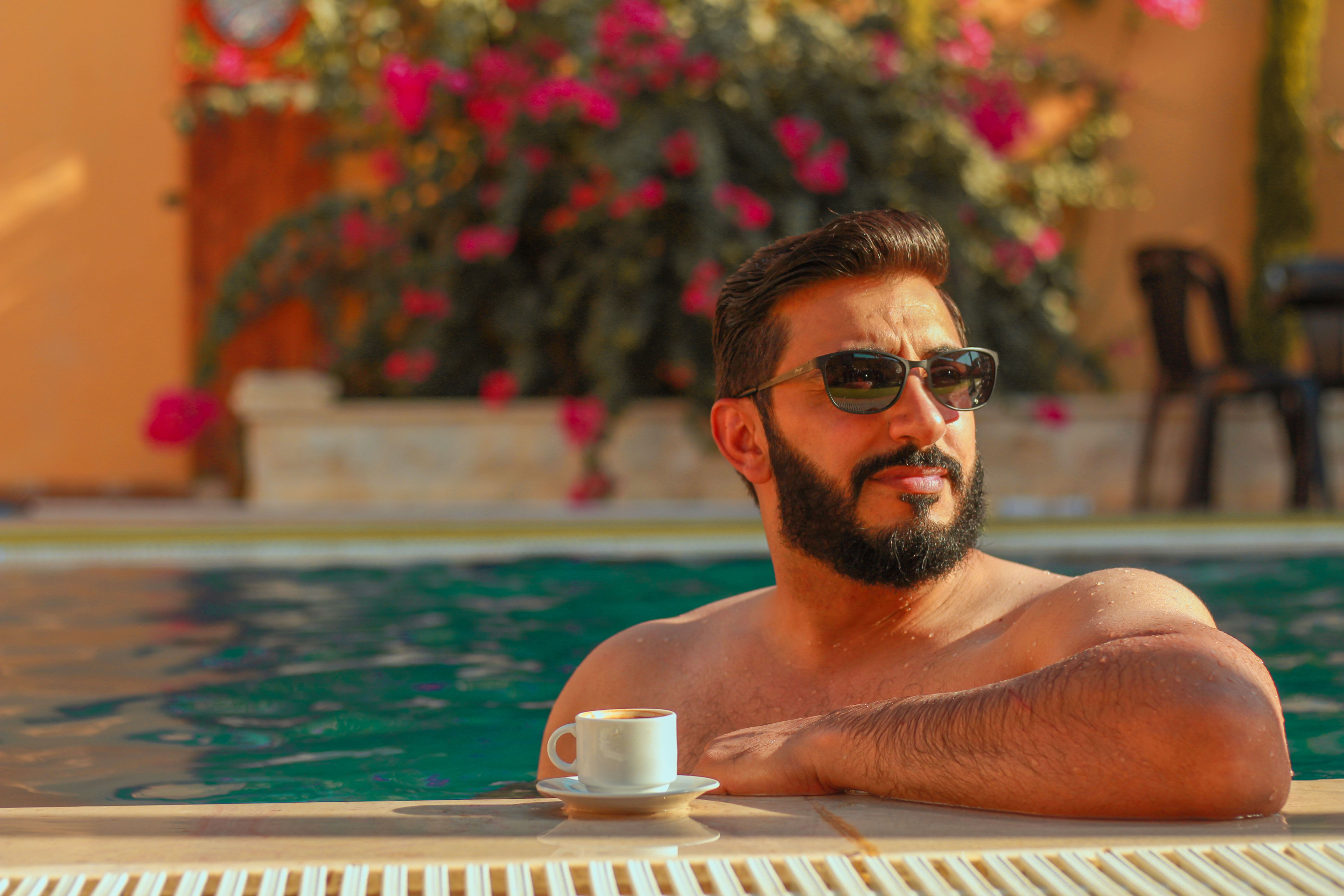 Γιατί νιώθω φτερούγισμα στο στήθος μου όταν πίνω καφέ;