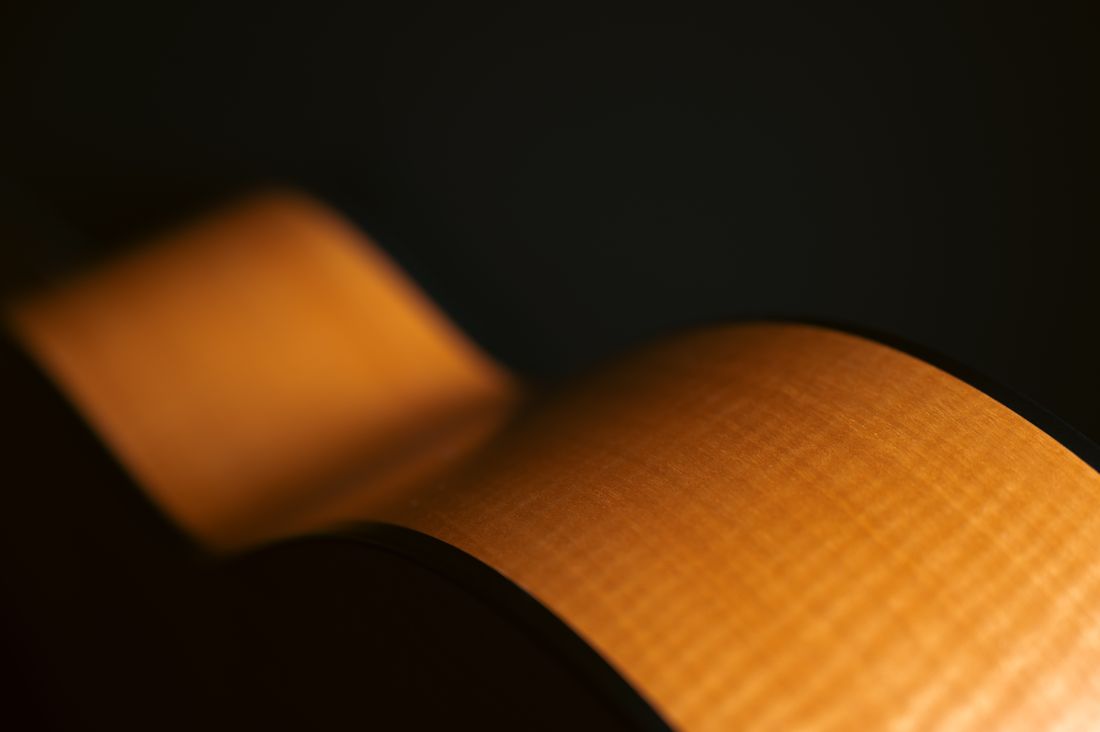 Detalle de cuerpo de guitarra acústica
