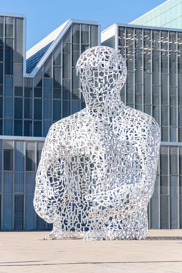 El Alma Del Ebro, The Soul Of The Ebro Sculpture In Zaragoza, Spain 