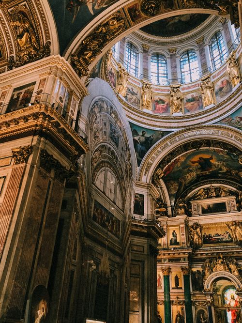Free Intricate interior view of Saint Isaac's Cathedral, showcasing grand architecture and religious artwork. Stock Photo