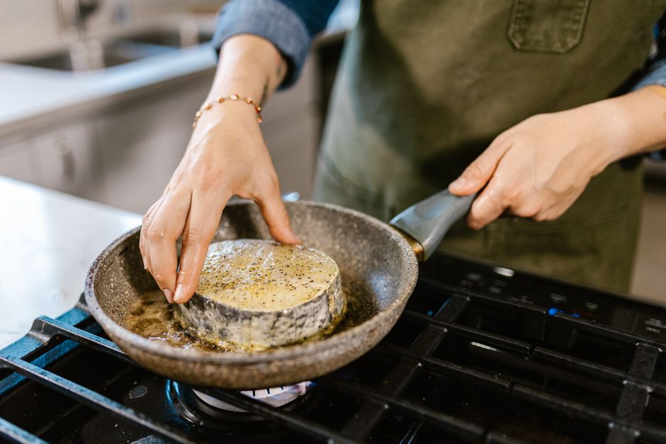 pan frying fish skillet