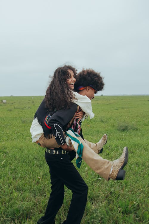 Free A Couple Dressed as Hippie Stock Photo