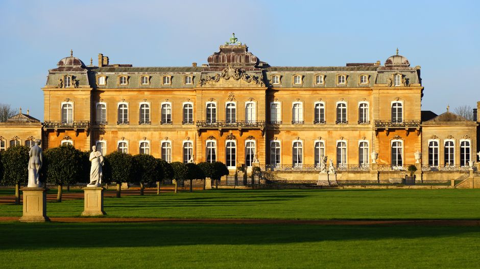 Mansão histórica em arquitetura clássica, simbolizando legado e planejamento patrimonial.