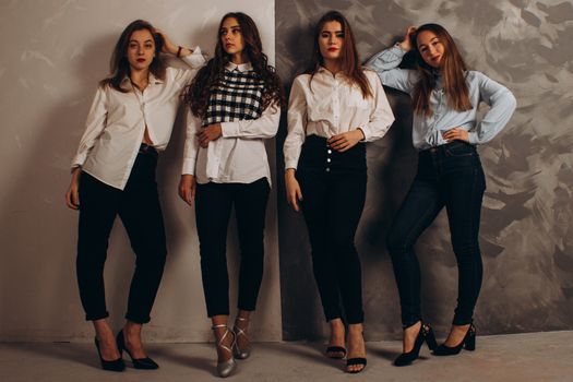 Tendências de Moda Feminina: Inspirações para Looks Modernos e Charmosos - imagem 3
