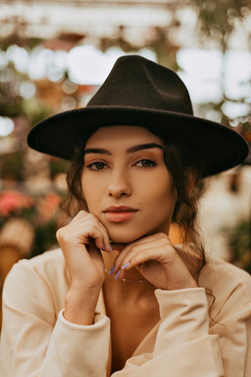 Free Portrait of Woman in Hat Stock Photo