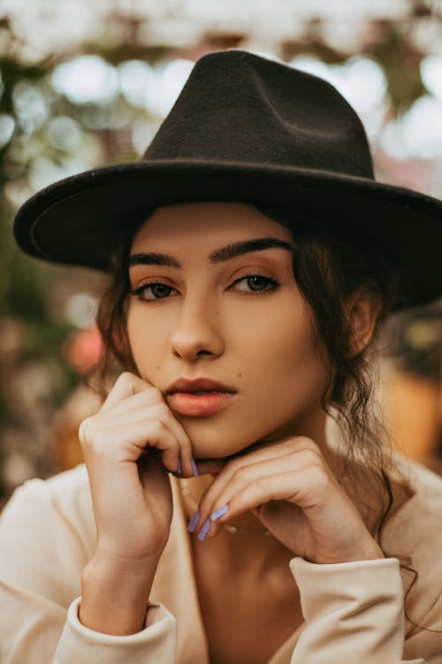 Free Portrait of Woman in Hat Stock Photo
