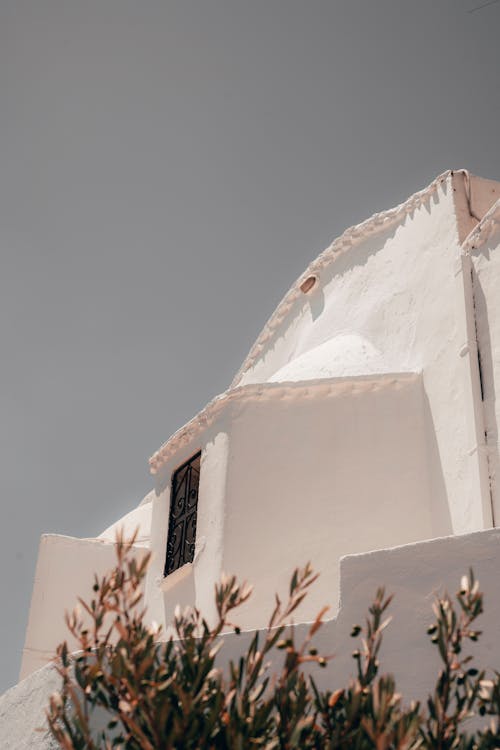 Бесплатное стоковое фото с белые стены, вертикальный выстрел, греческая архитектура