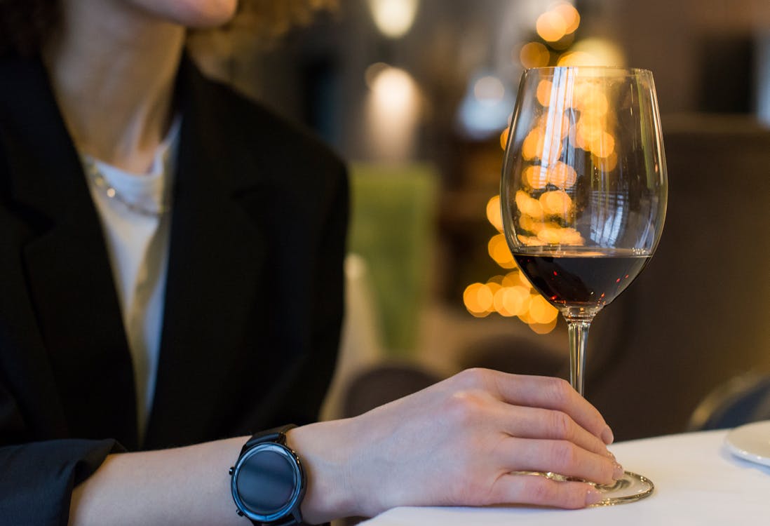 Benefits of a glass of wine before bed Benefits of a glass of wine before bed