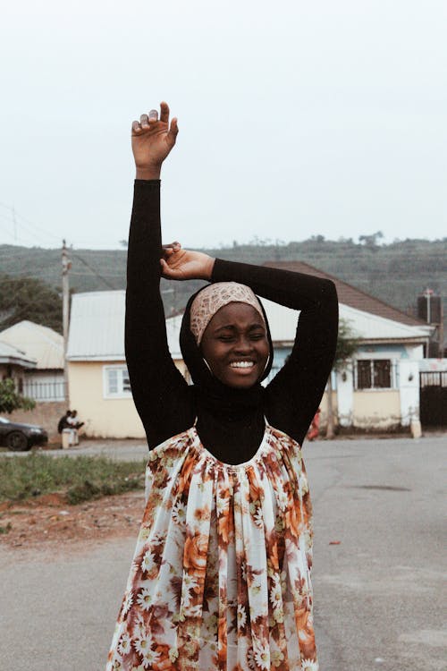Безкоштовне стокове фото на тему «африканська жінка, вертикальні постріл, вираз обличчя»