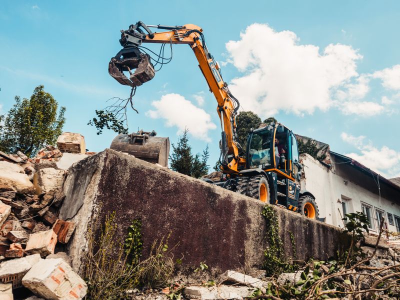 Demolition work with an excavator