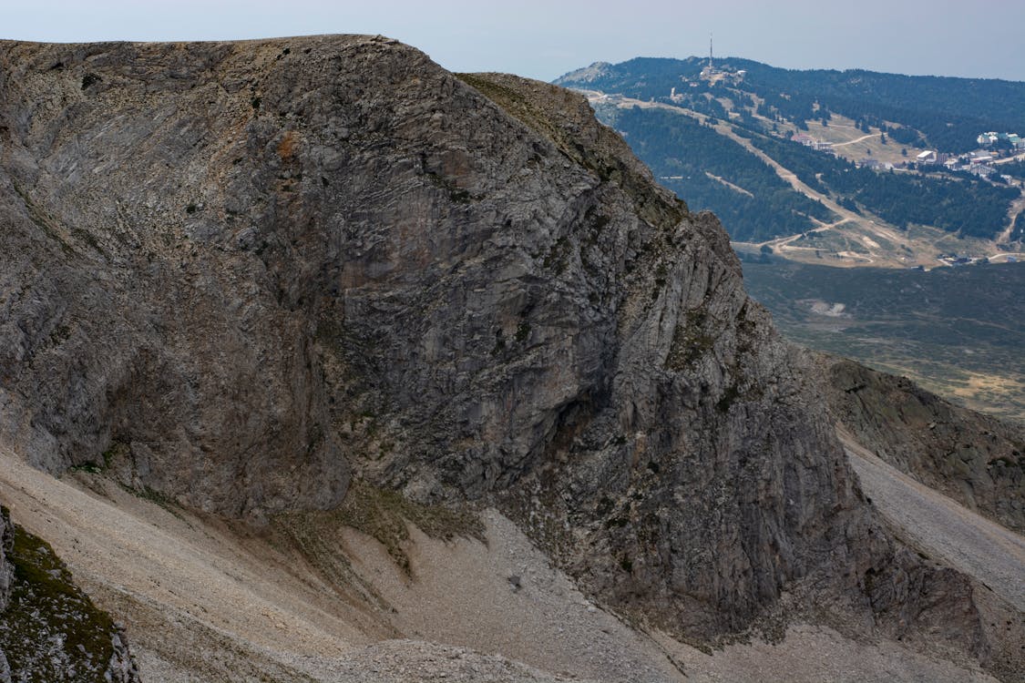 Gray Rocky Mountain · Free Stock Photo