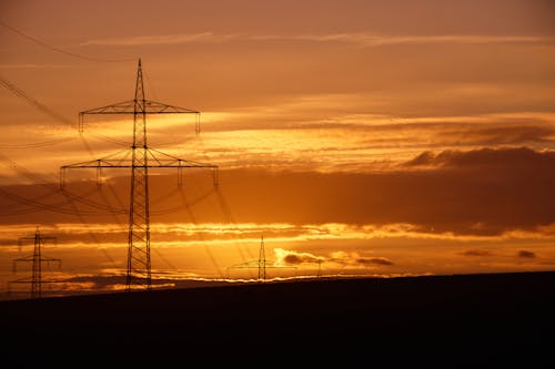 Δωρεάν στοκ φωτογραφιών με βουνό, γραμμές ηλεκτρικού ρεύματος, δραματικός ουρανό