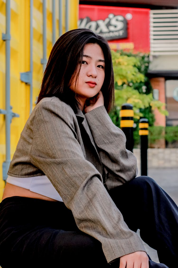 Shallow Focus Of A Woman Wearing Her Grey Blazer