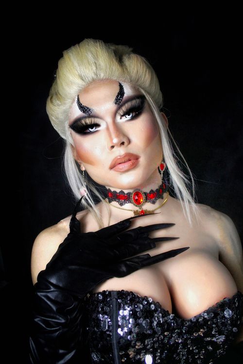 Free Stunning studio photo of a woman with glamorous makeup and costume, showcasing dramatic style. Stock Photo