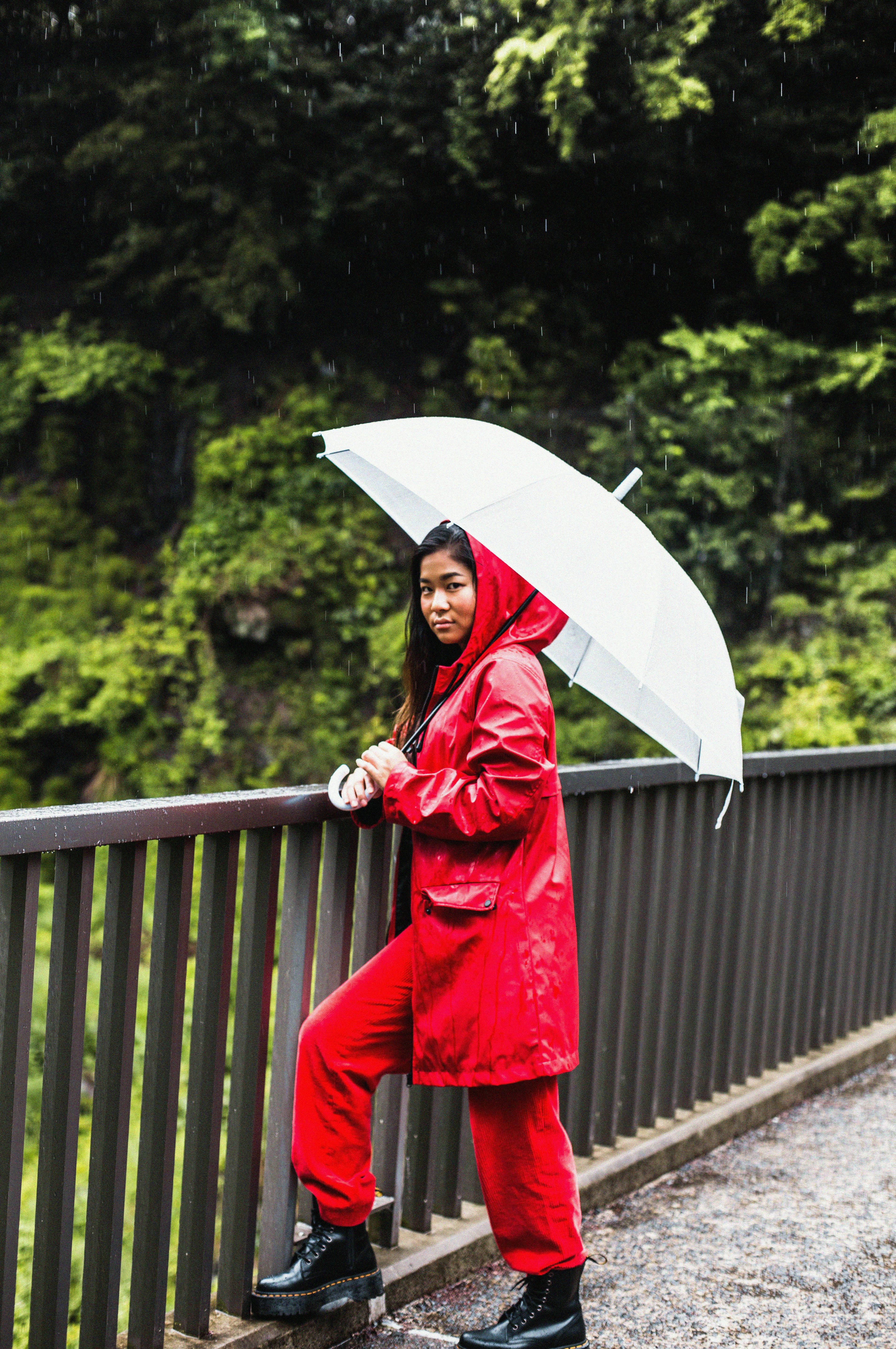 Fotos Imágenes de Niña con paraguas Gratis · Banco Fotos Gratis