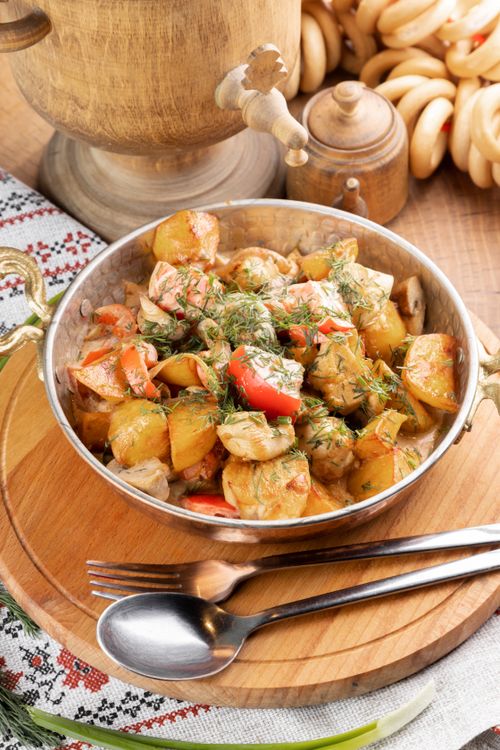 Free A warm and hearty chicken stew with colorful vegetables, perfect for family dinners. Stock Photo