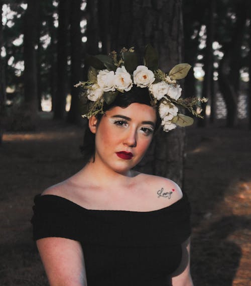 Foto d'estoc gratuïta de barrets, bosc, corona de flors