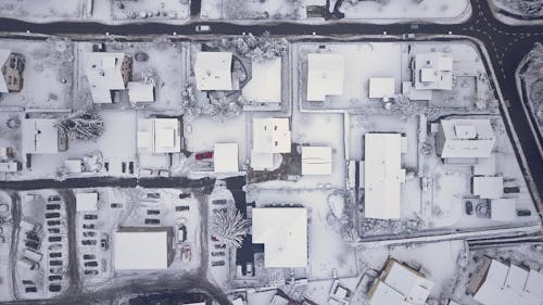 Základová fotografie zdarma na téma město se sněhem, sněhová střecha