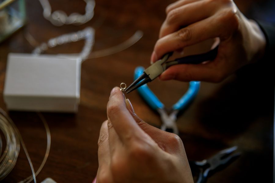Handcrafting jewelry using pliers