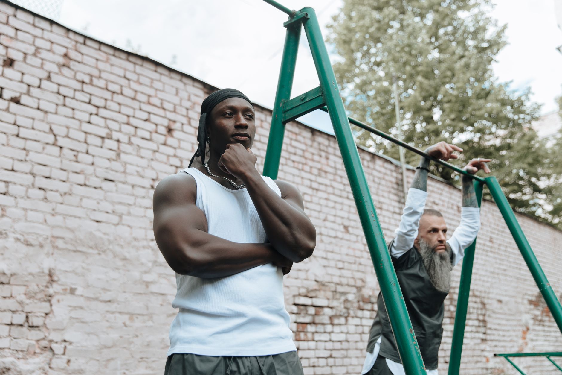Calisthenics vs. Weightlifting: Finding Your Perfect Fitness Match
