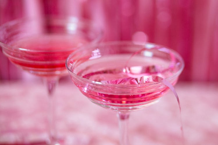 Clear Wine Glasses With Pink Liquid And Confetti Strip 