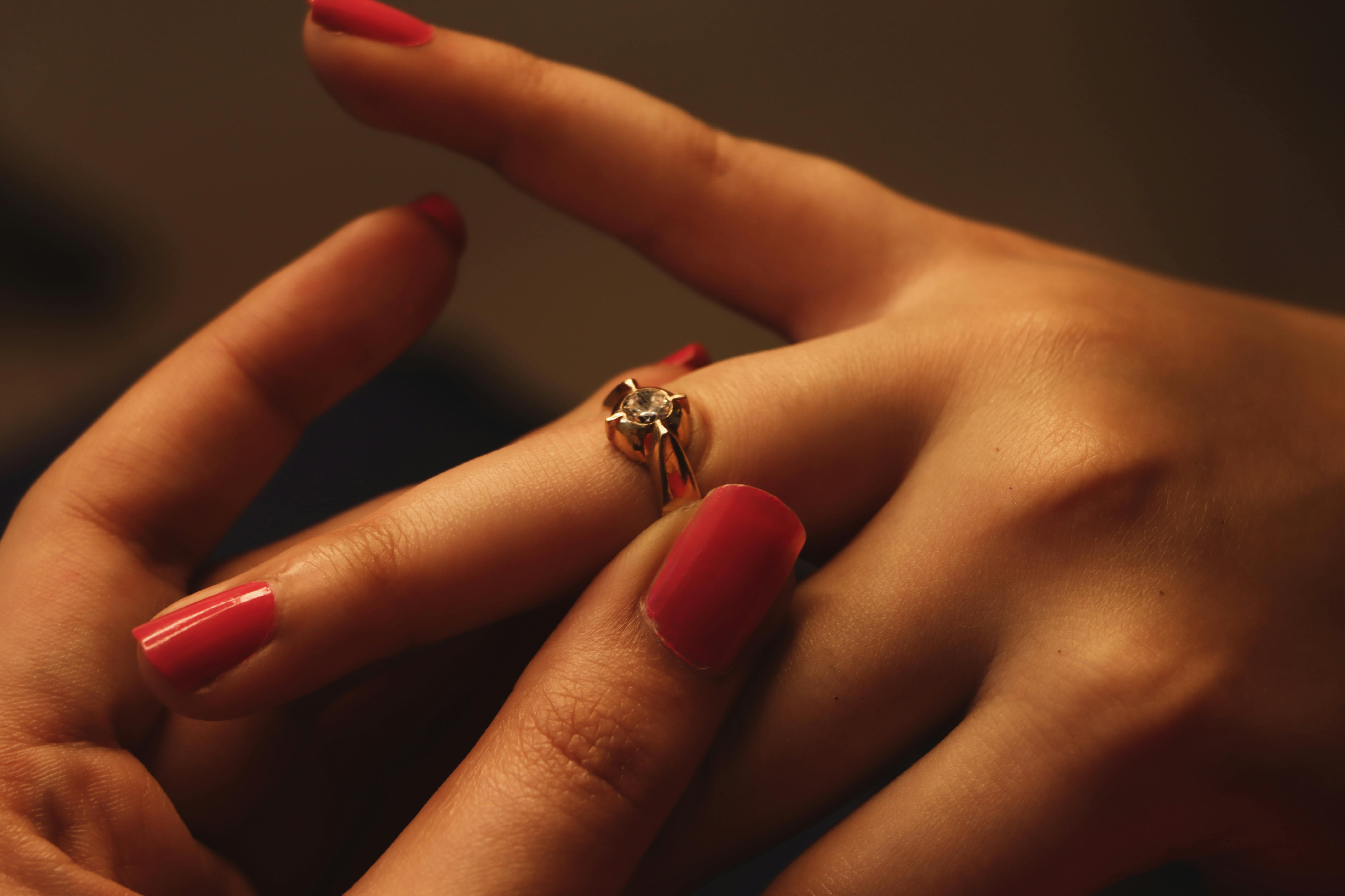 Engagement ring - Wikipedia