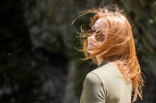 Fotobanka s bezplatnými fotkami na tému kaukazský žena, krásna, slnečné okuliare