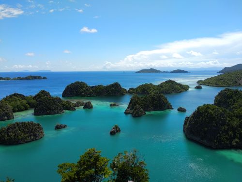 Free Explore the breathtaking beauty of Piaynemo's islands in Raja Ampat, West Papua, Indonesia. Stock Photo