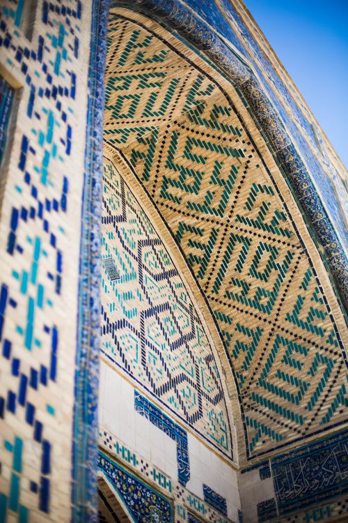 Free Intricate mosaic facade of a historic landmark in Gijduvon, Uzbekistan, showcasing Islamic artistry. Stock Photo