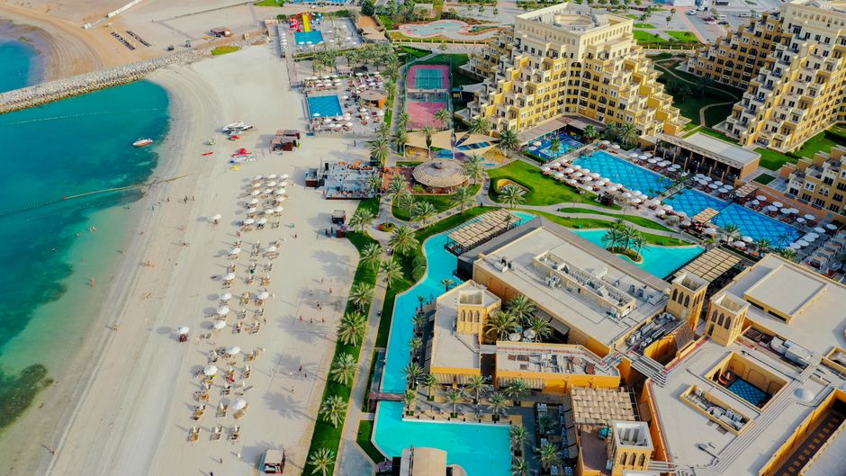 Trouver un travail à Ras Al Khaimah en 2026 : hôtellerie, industrie, Wynn Resort