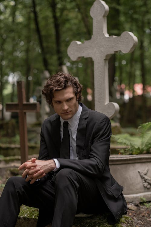 Free Grieving Man in Black Suit  Stock Photo
