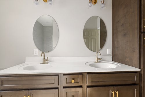 Ceramic Toilet Sink with Oval Mirrors