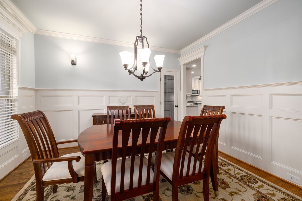Understanding Dining Room Wall Decor