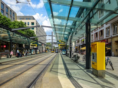 Foto stok gratis jalur trem, kendaraan umum, kota