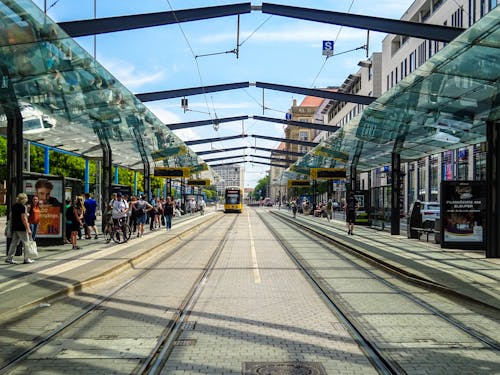 Základová fotografie zdarma na téma centrum města, chůze, dopravní systém
