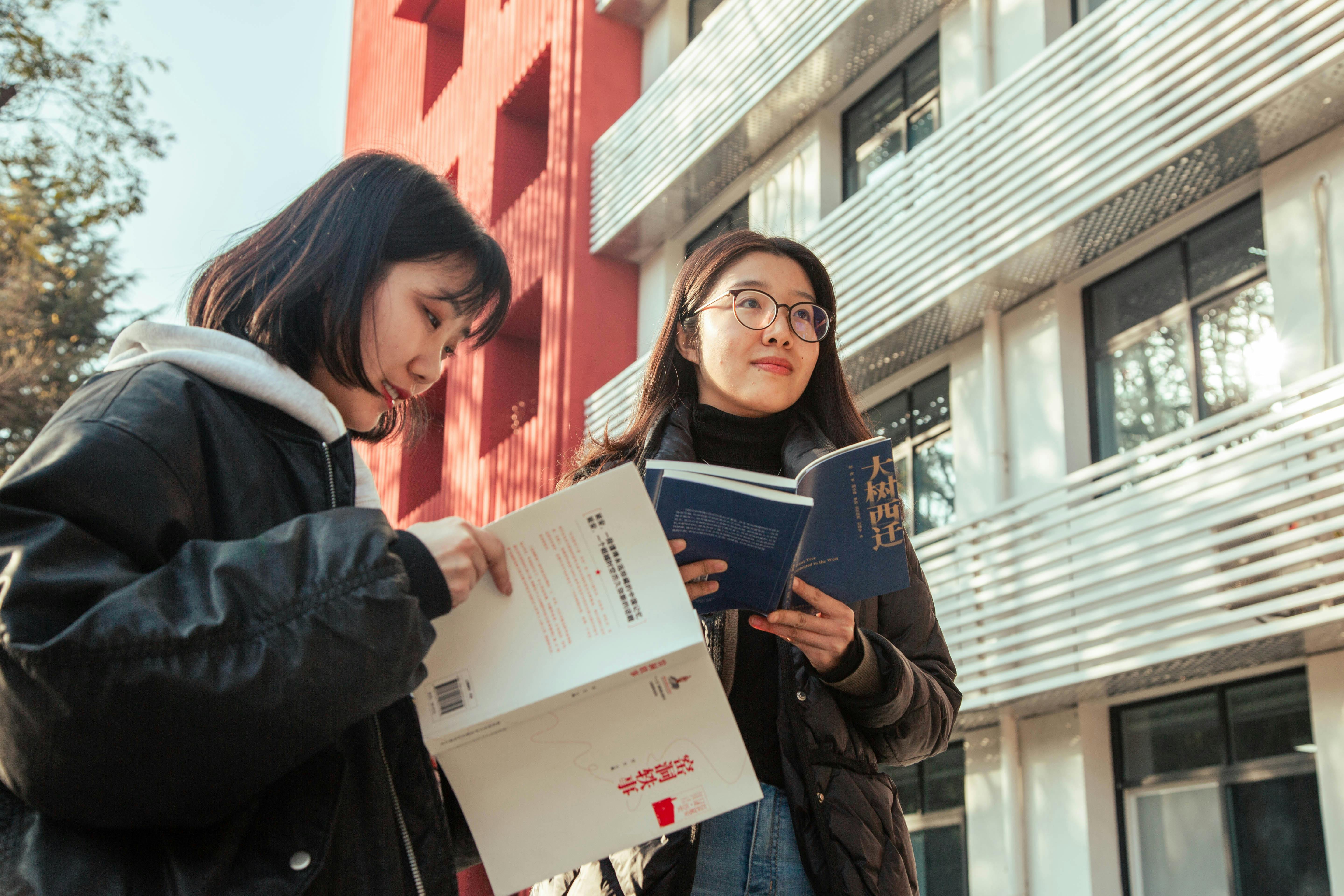 general education courses — Photo by 李奇 on Pexels