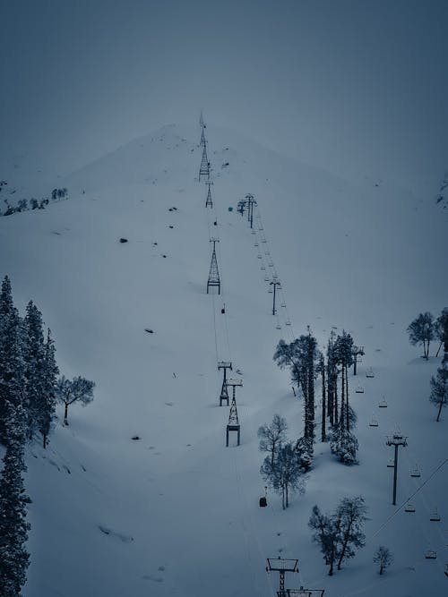 Ilmainen kuvapankkikuva tunnisteilla hiihtohissi, hiihtokeskus, lumen peitossa