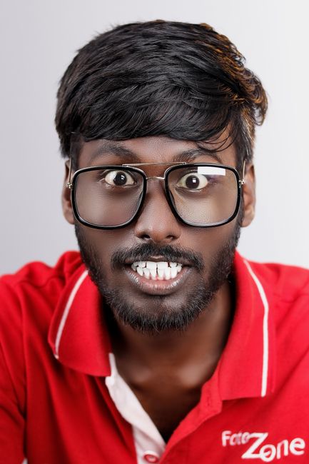 Raaton ko kaam karo aur subah memes banate raho 😂👓! Red shirt mein lag raha hai ki ye tohla hai 😂 #tolee #memeLord #beardMemes