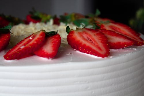 Free Close-Up Shot of a Cake with Strawberries Stock Photo