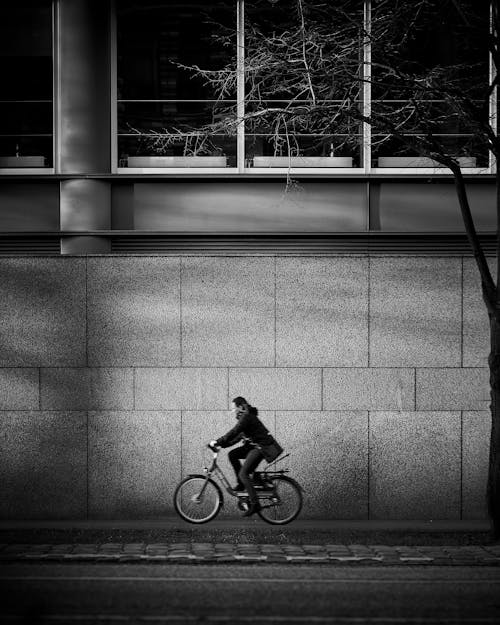 Foto profissional grátis de andar a cavalo, bicicleta, calçada