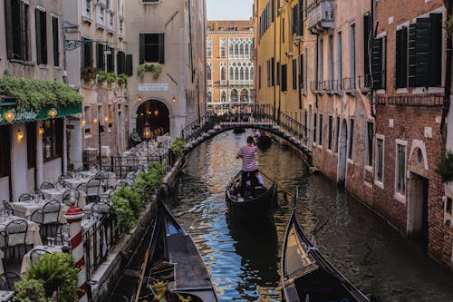 bezplatná Základová fotografie zdarma na téma architektonický návrh, Benátky, člun Základová fotografie