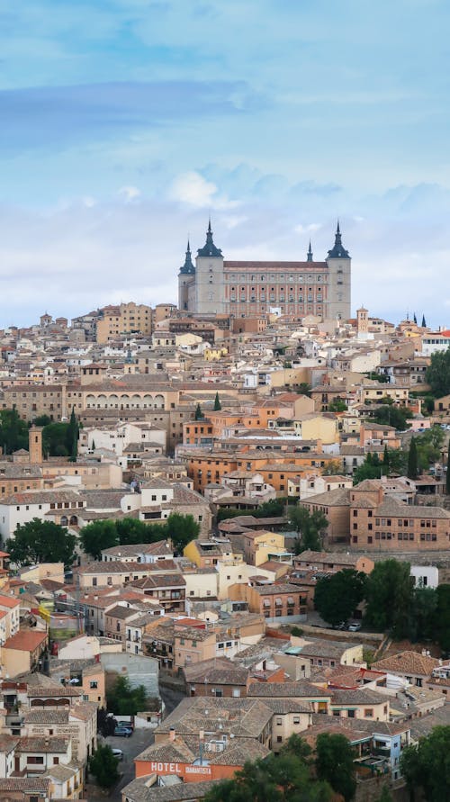 Foto profissional grátis de aerofotografia, alcazar de toledo, ancião