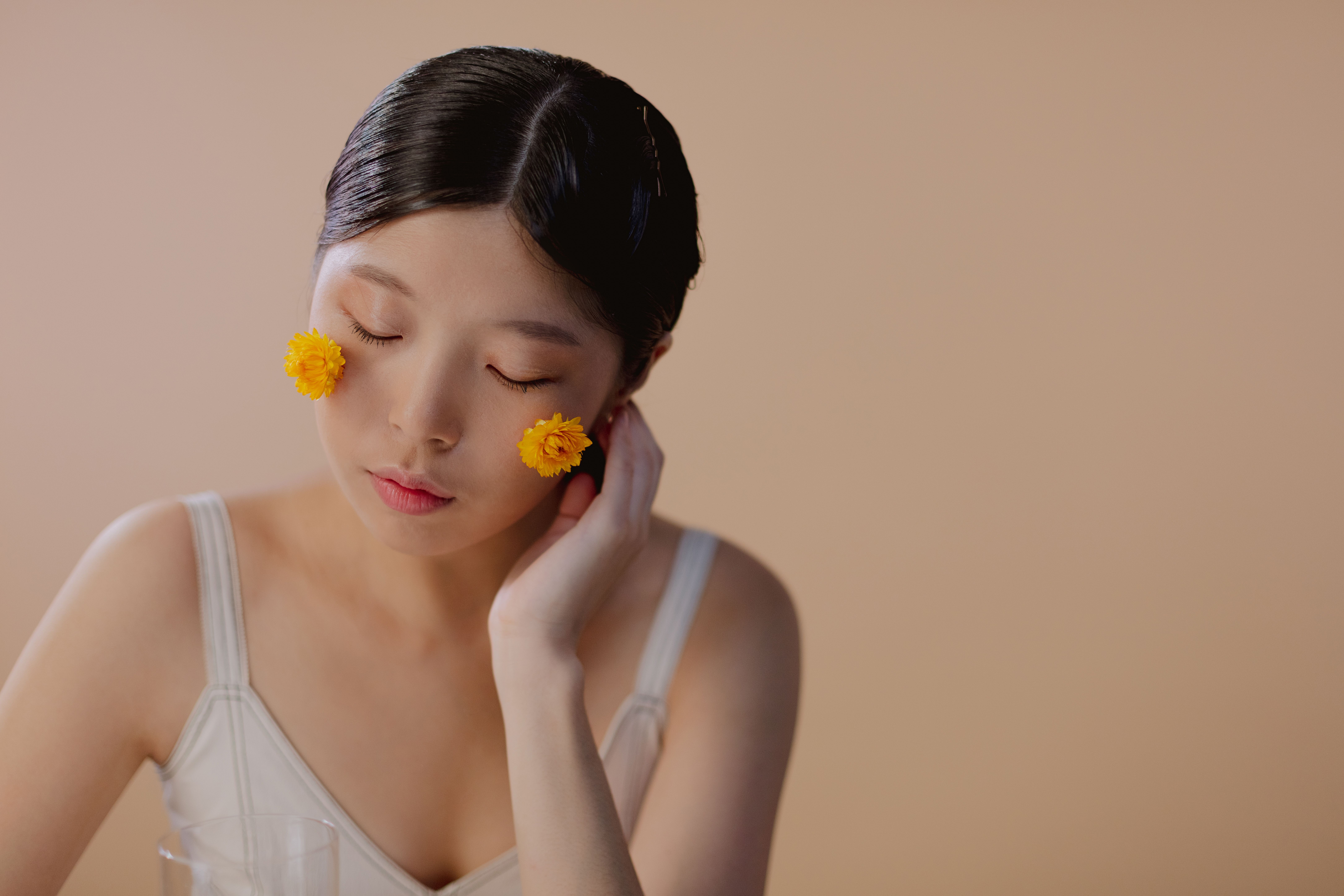 미세먼지와 꽃가루가 피부에 남기 쉬운 이유