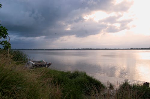 Gratis stockfoto met achtergrondlicht, avond, bewolkt