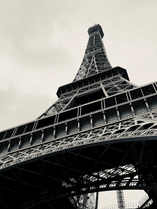 無料 エッフェル塔, グレースケール, パリの無料の写真素材 写真素材