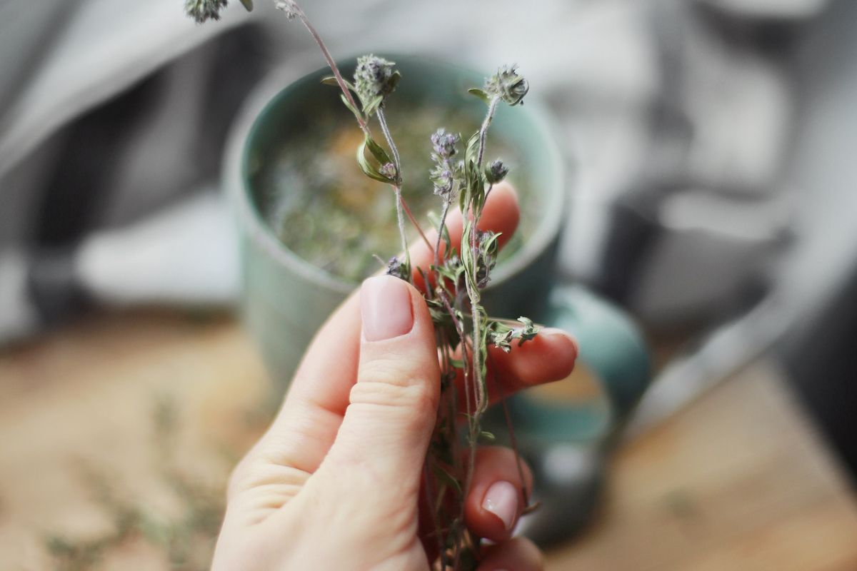 Healthy crystal mindfulness guide photo with practical daily wellness habits today