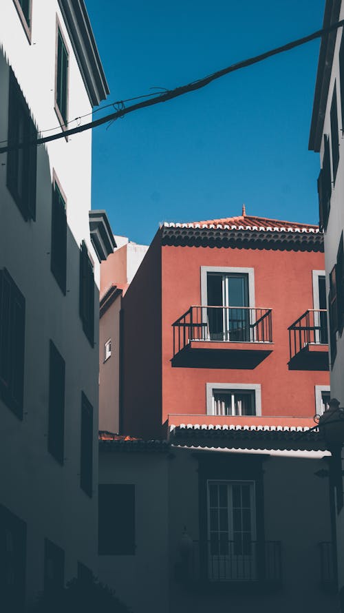 Základová fotografie zdarma na téma balkony, čára, exteriér budovy